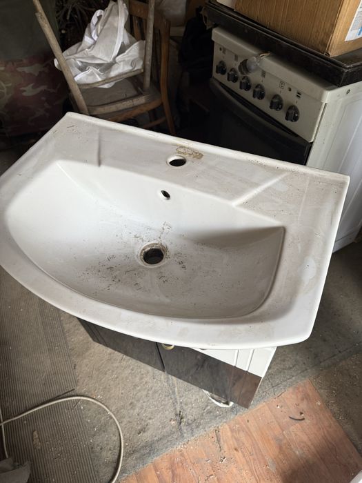 Раковина с тумбой