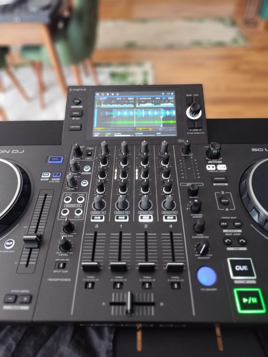 Vând consolă Denon DJ SC Live 4