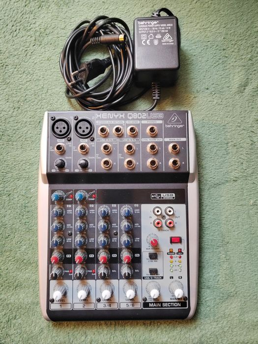 Pachet microfoane wireless Akg si mixer Behringer Xenix