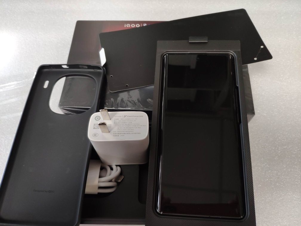 Чисто нов Vivo IQOO 12 Pro 5G - 16GB/1024GB Гаранция