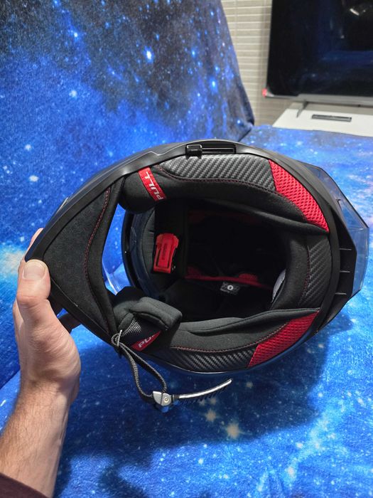 Vand cască motocicleta in stare impecabila. Achitată acum cateva zile