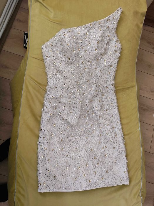 Уникална рокля с камъни