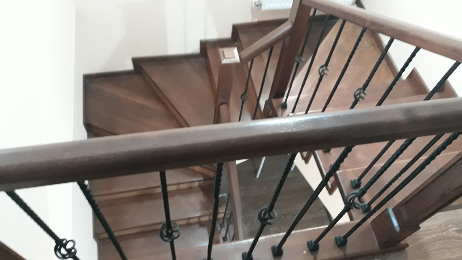 Execut scări interioare din lemn masiv cu st