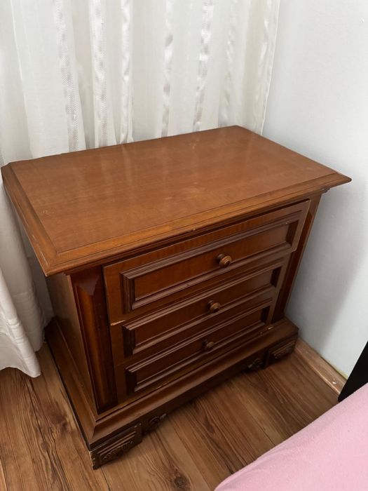 Set noptiere din lemn masiv cu sertare