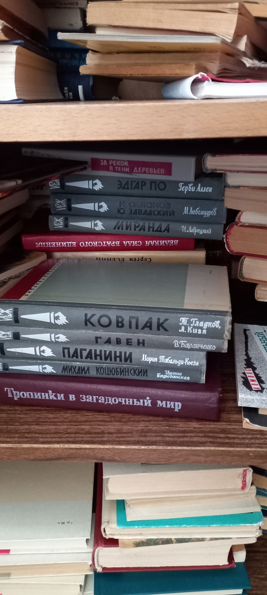 Продам книги много