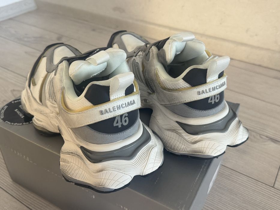 Balenciaga cargo 2025