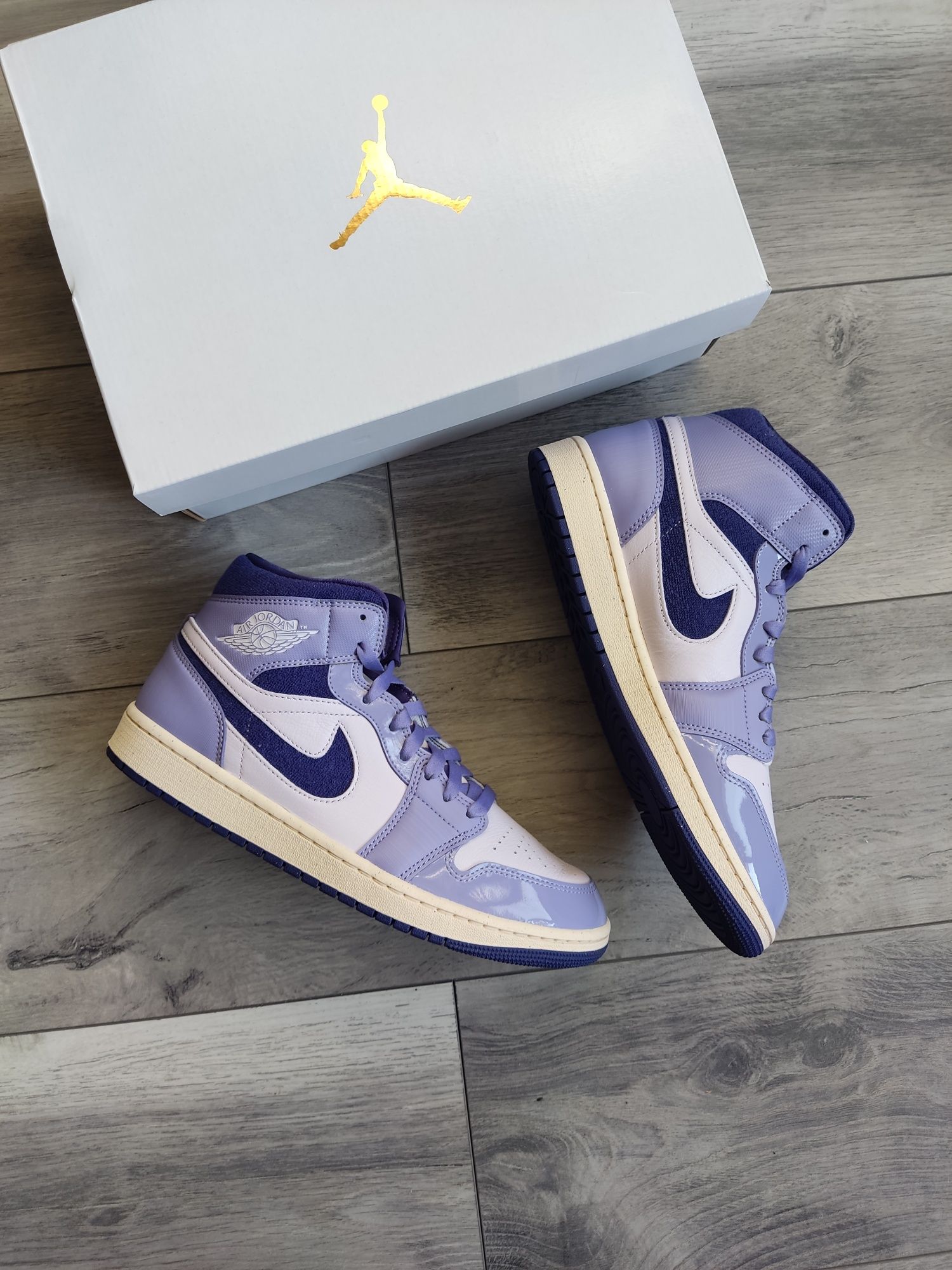 Air Jordan 1 Mid Light Purple