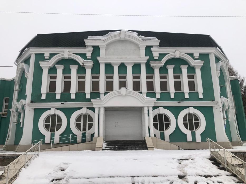 Сдам в аренду цокольный этаж под склады