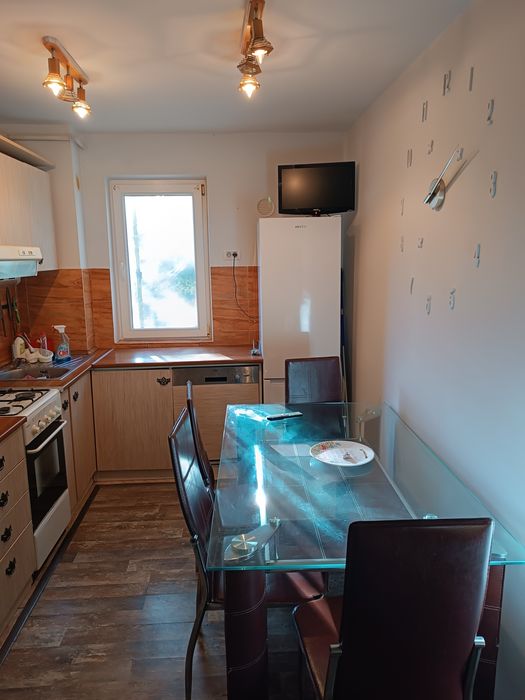 Închiriez apartament 3 camere  , calea Romanilor, et 2 utilat, mobilat