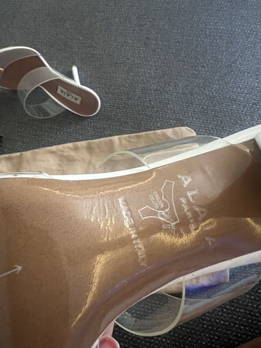 Обувки Alaia.               .