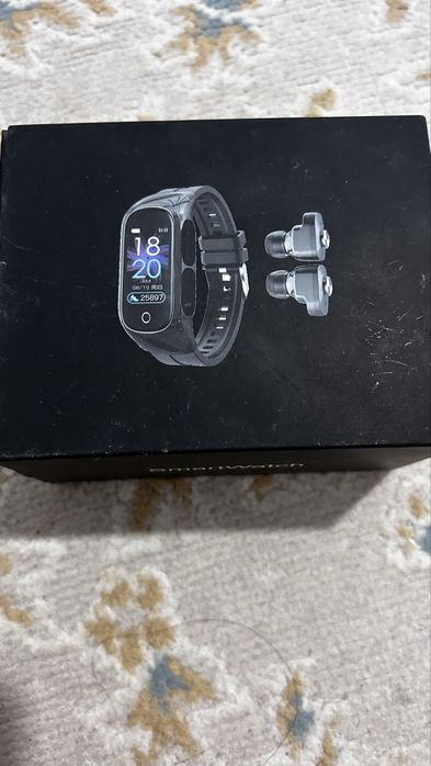 Продам новый смарт часы с наушниками