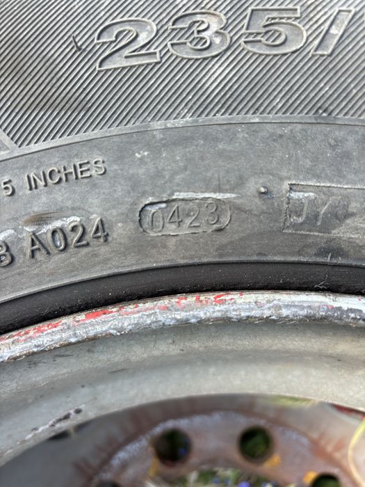 Гума с джанта 235/75/17.5