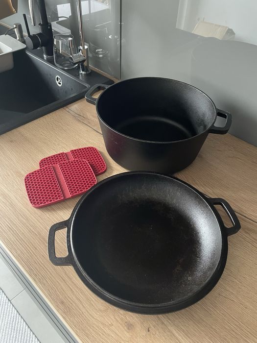 Oala din fonta cu capac 2in1