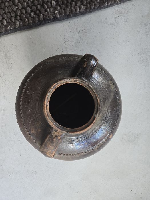 Голяма стара гръцка стомна