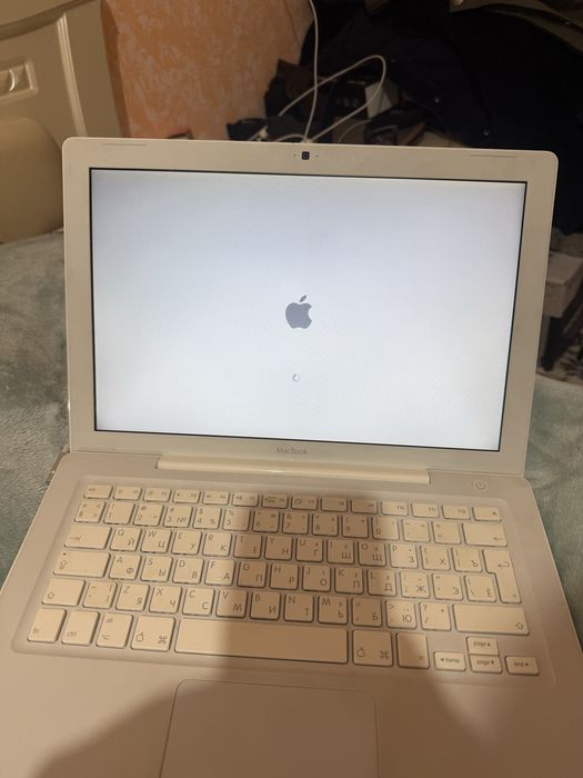 Makbook 2007 g……………………………..