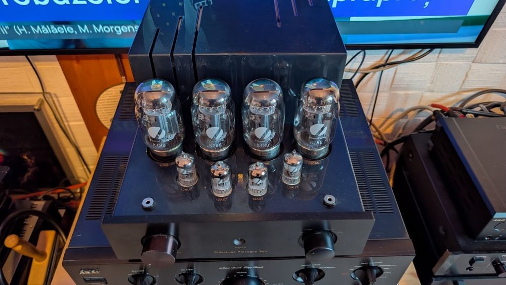 Prima luna prologue two , super amplificator cu Lampi