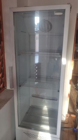 продам витринный холодильник бирюса