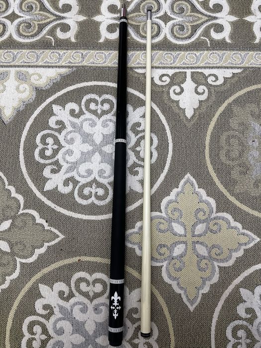 Бильярдный кий .