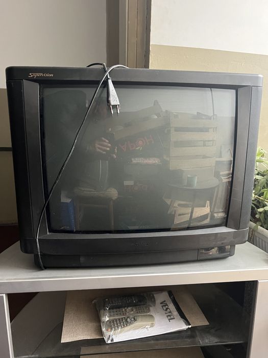 Продава работещ телевизор DAEWOO цветен 25 инча,употребяван-25лв.