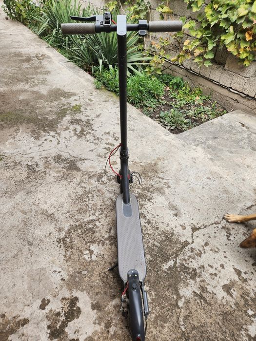 Продам б/у электросамокат ксяоми. Оригинал