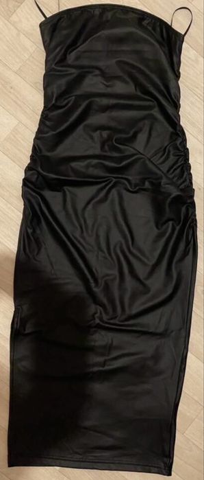 Дълга кожена рокля с цепка