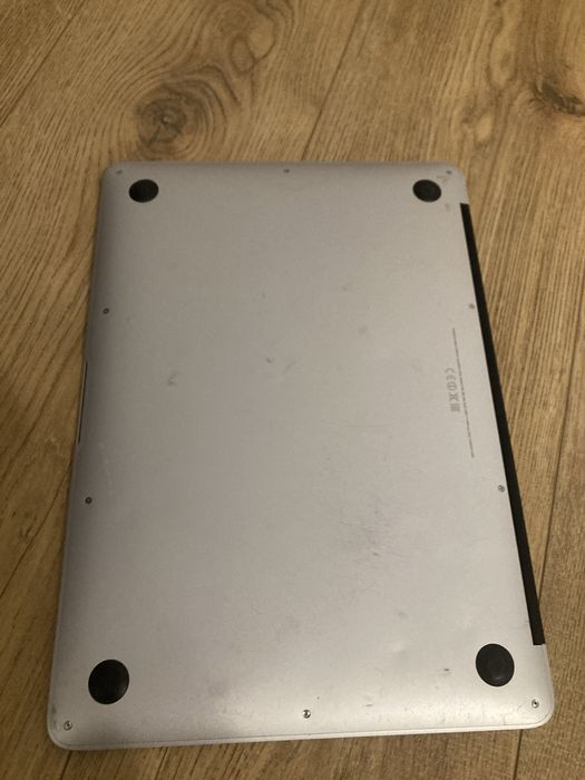 Laptop MacBook Air Early 2014; Pata ecran
