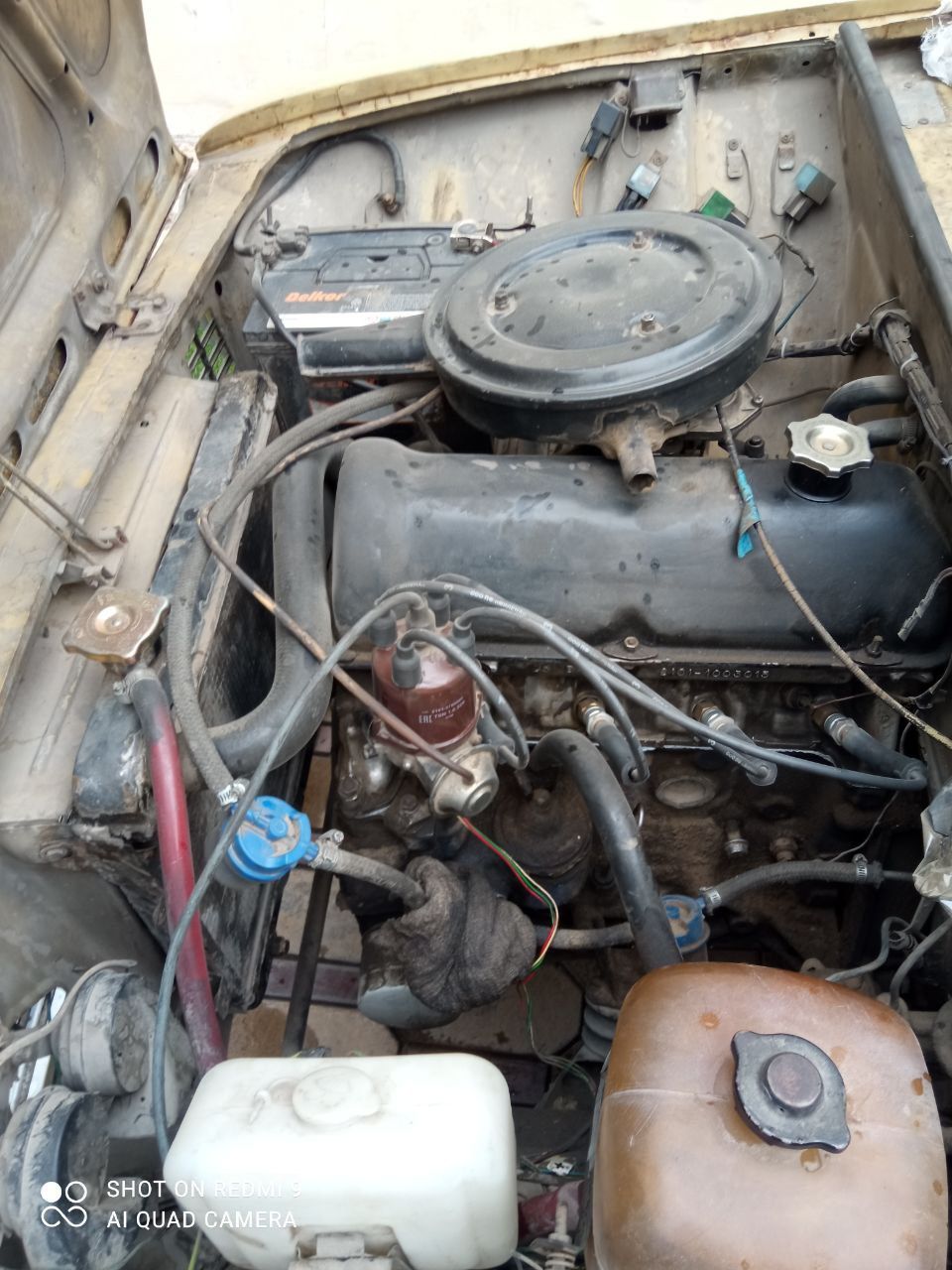 Vaz 2102 sotiladi.