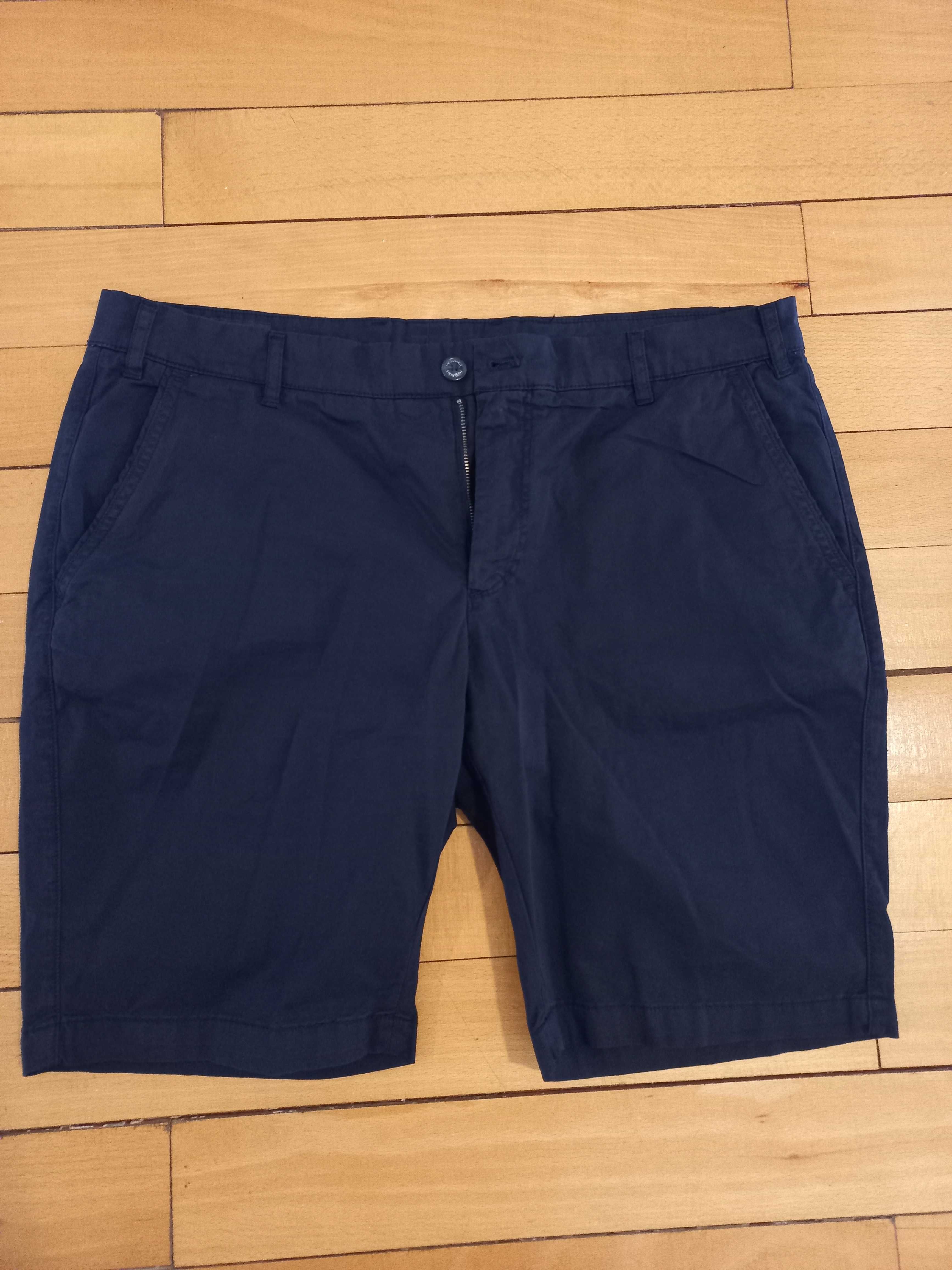 Pantaloni scurti FACONNABLE marime XL