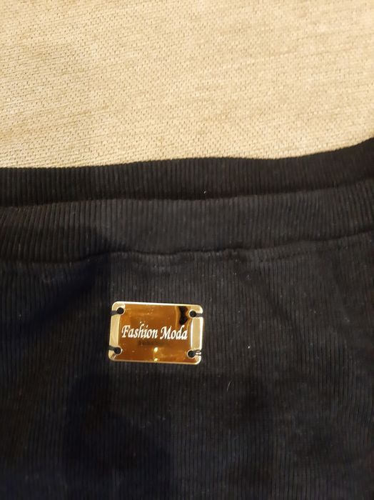 Черна рокля с паднали рамене