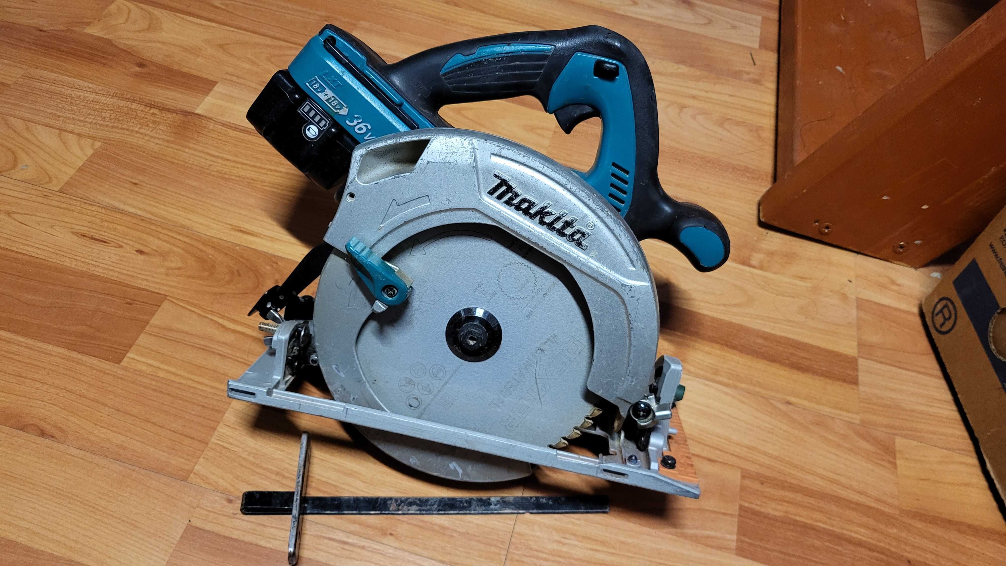 Makita Ferastrau circular cu acumulator Makita DHS710+2 acumulatori