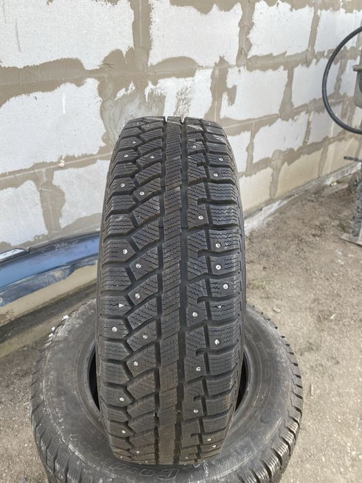Продам шипованую резину