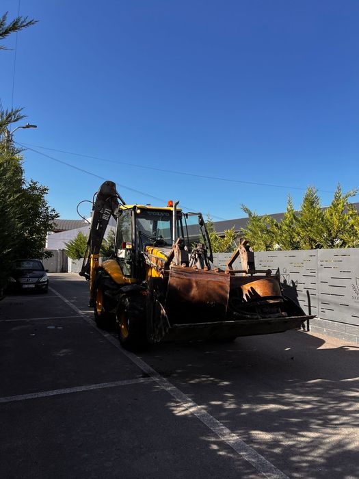 Vând buldoexcavator Volvo BL71