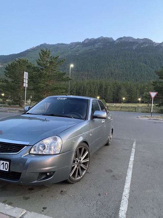 Приора продам 2011