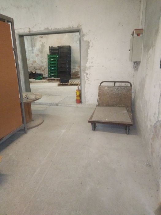 Склад с асфалтиран терен към него под наем, гр. Велико