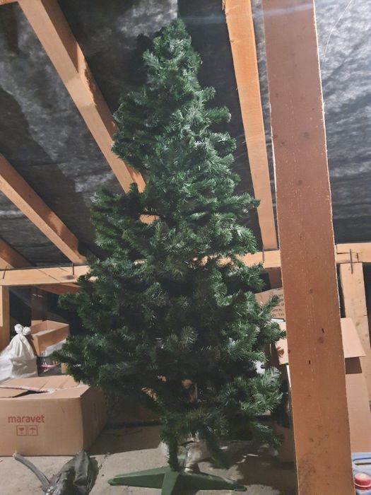Brad artificial 210 cm in stare foarte buna