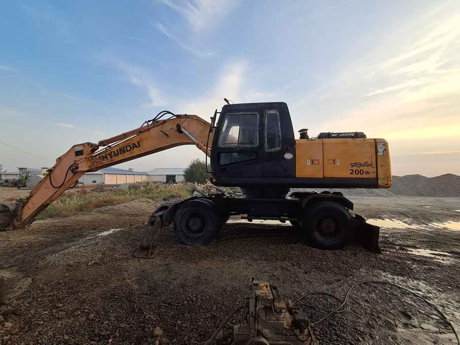 HYUNDAI 200 sotiladi