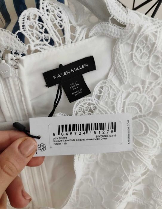 Бяла рокля Karen Millen с гипюрена дантела
