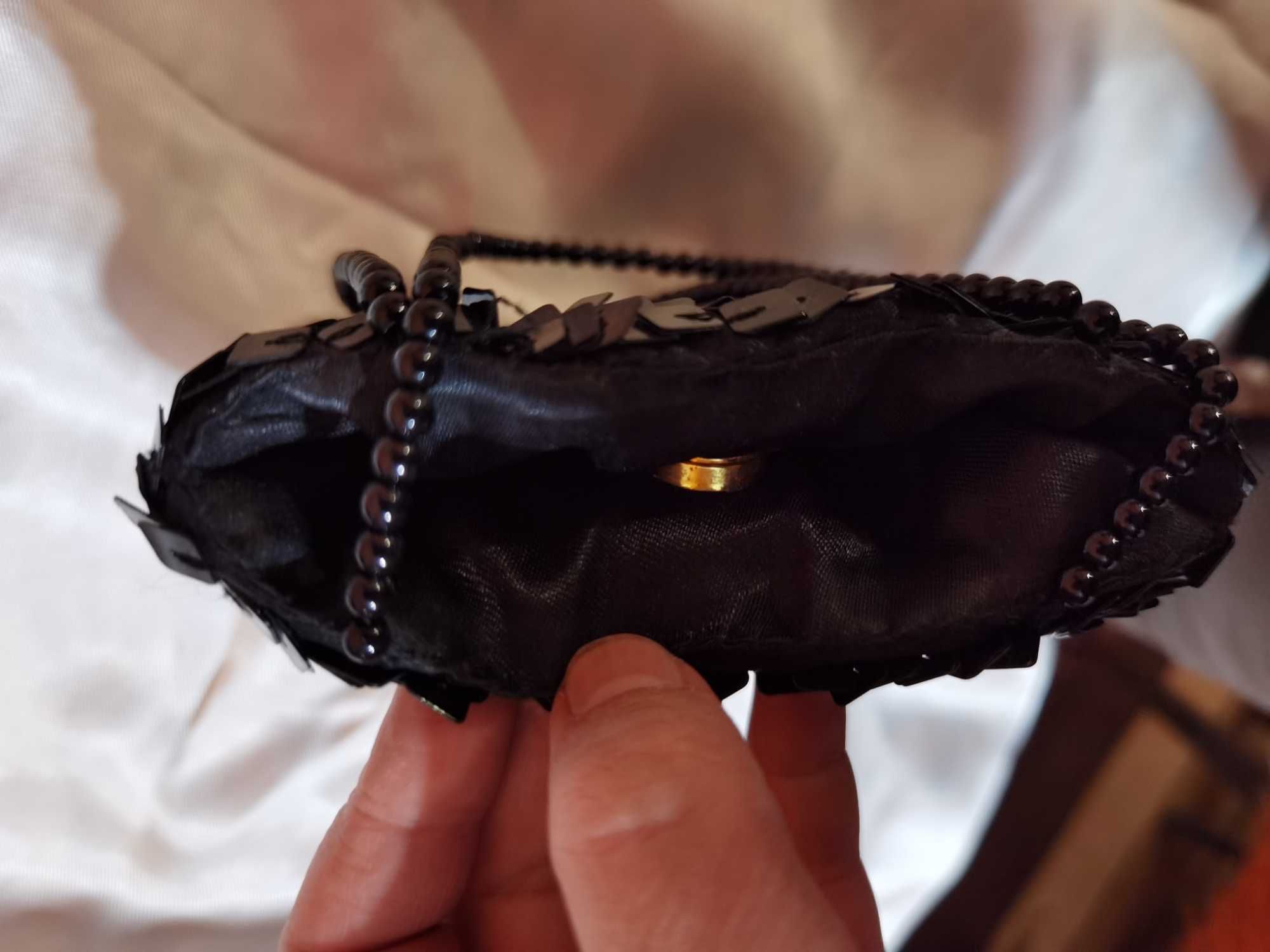 Малка черна чантичка с пайети тип портмоне