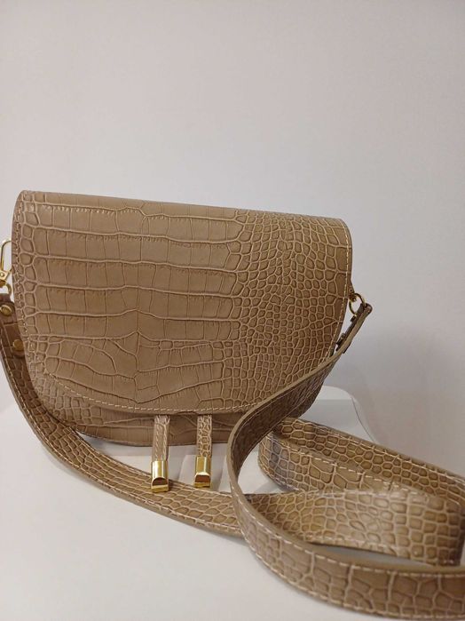 Малка дамска чанта от естествена кожа