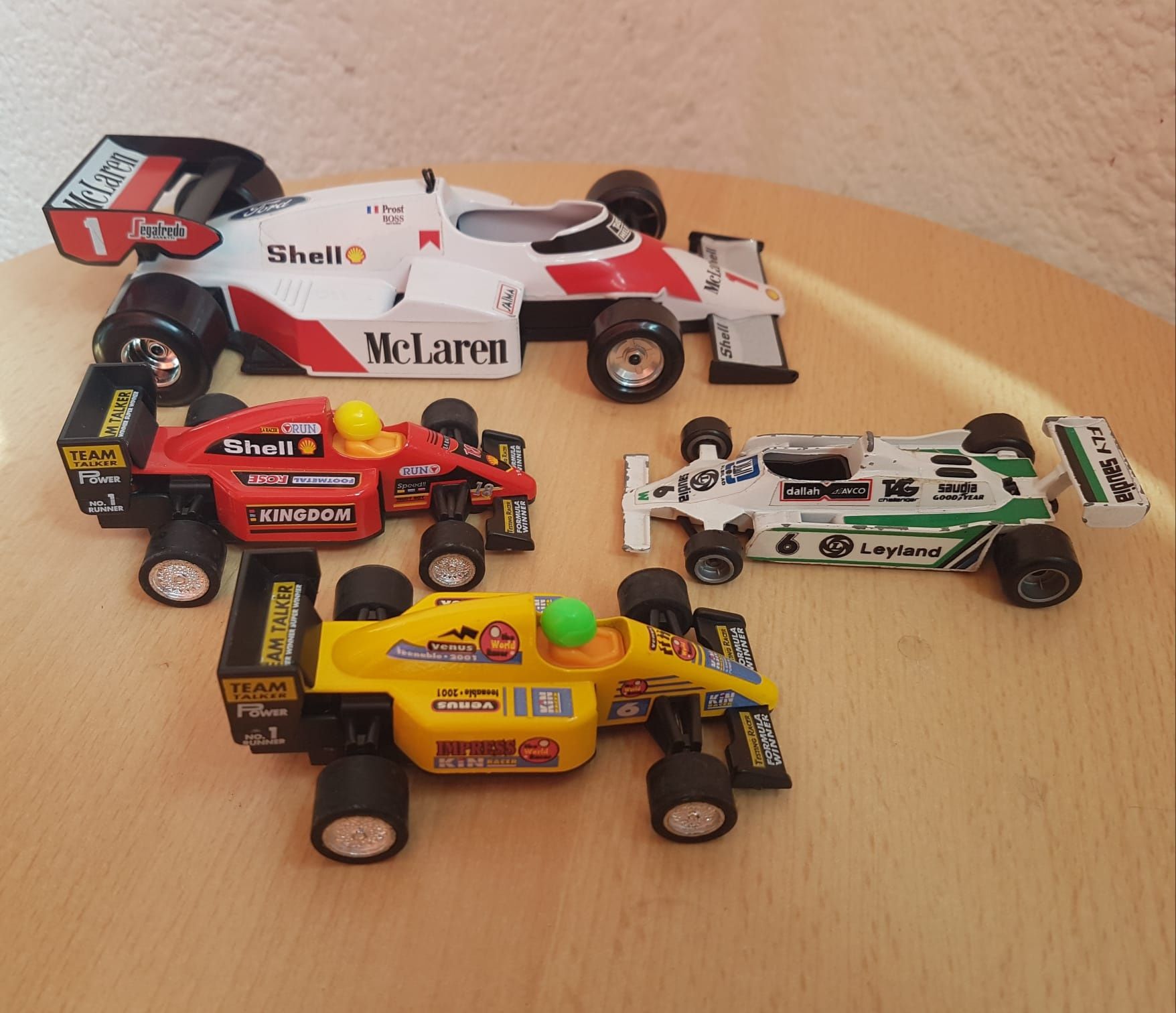 Machete Formula 1. Mașinuțe. Jucării.