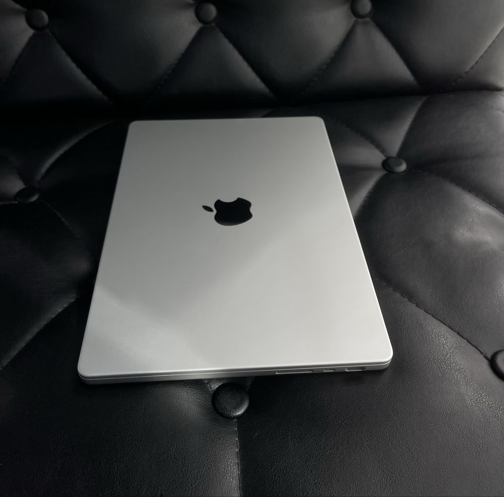 Apple MacBook Pro M3 Pro 14-inch 2023 года в идеальном состояние