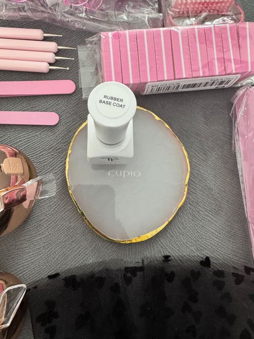 Vând set accesorii pentru manichiura