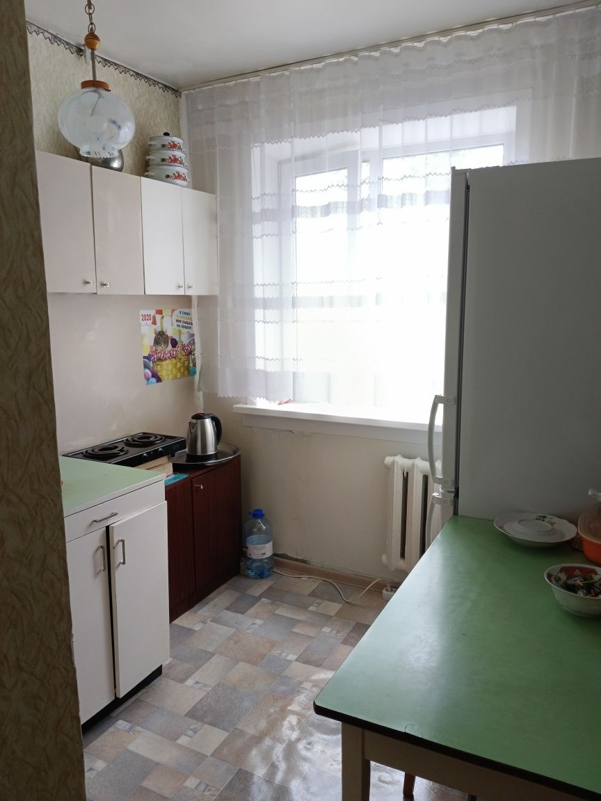 Продам 3 х комн квар. 4 мкр, дом 28, 2 этаж.