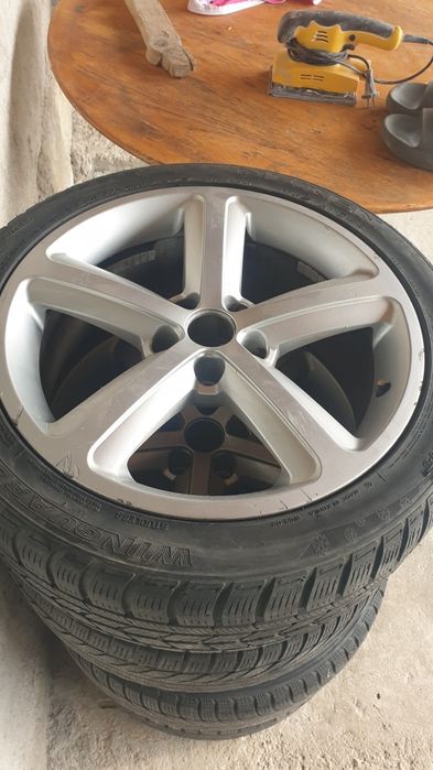 Vand 4 cauciucuri pe 18