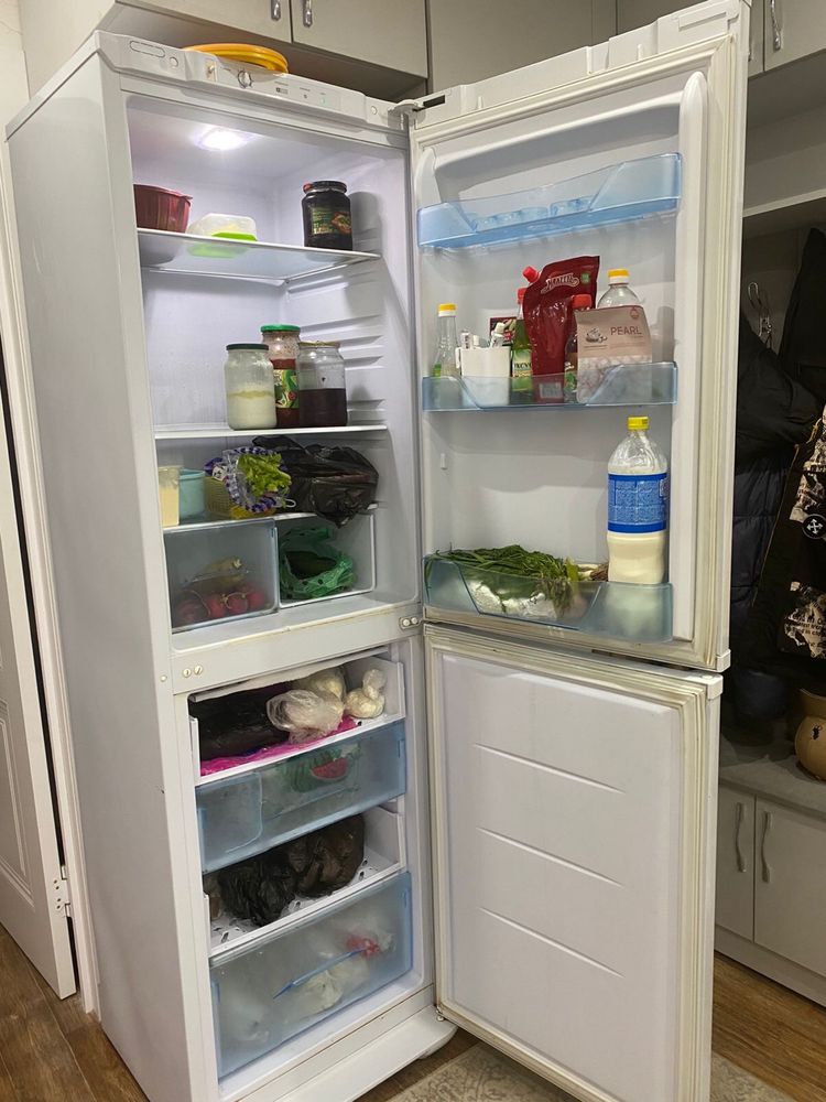 Холодильник большой