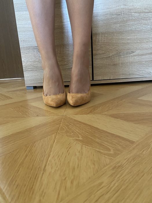 Pantofi stileto nude