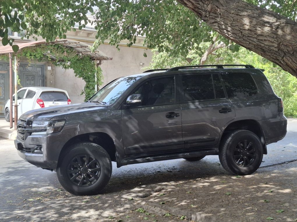 Toyota Land Cruiser 200 V 8. Аренда. с. выкуп