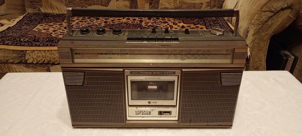Radio-casetofon SHARP Gf-6060 HB