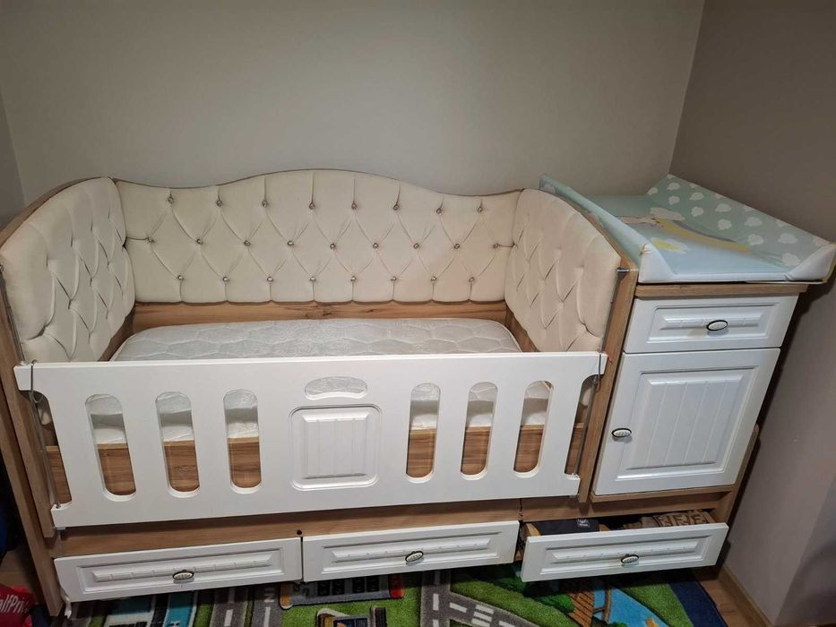 Продавам детско креватче