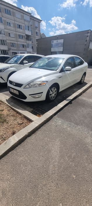 Autoturism Ford Mondeo